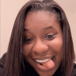 Meet your Posher, Mia